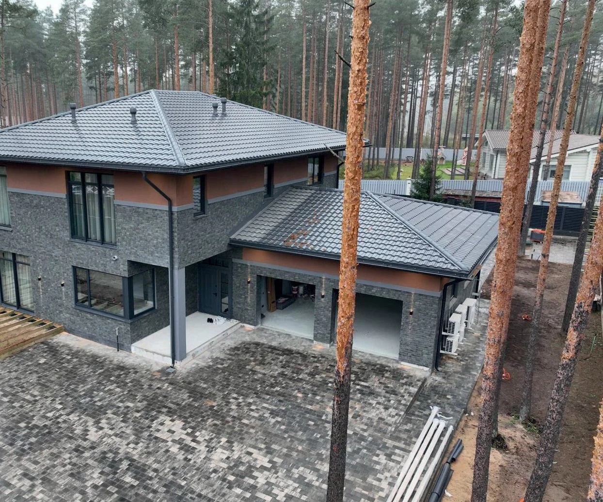 Облицовка Ardis Dark на доме из каталога ФинТерм 2026